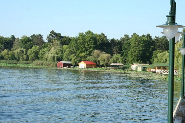 Teren 4000mp cu deschidere la Lacul Snagov, unic